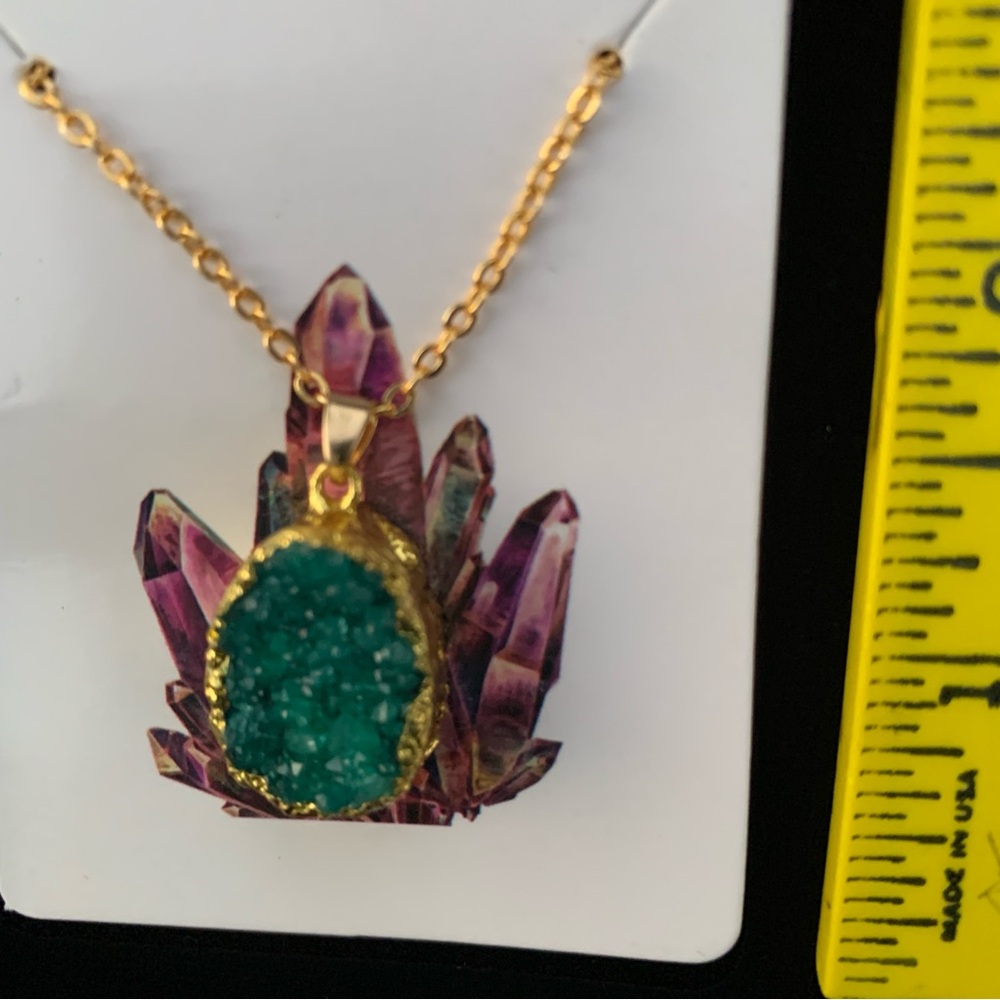 Elegant Gold and Green Crystals Pendant Necklace